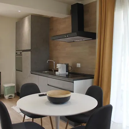 Deluxe Studio Apartment